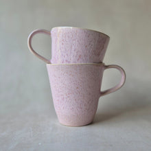 Load image into Gallery viewer, Tasse Mira gross rosa gesprenkelt
