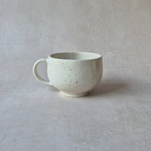 Load image into Gallery viewer, Tasse Duna creme gesprenkelt
