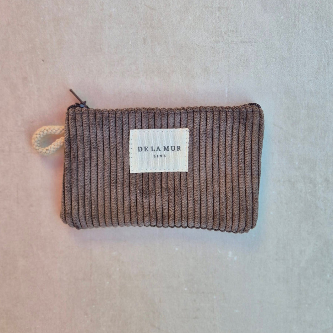 Mini-Pouch aus softem Cord chocolate