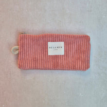 Load image into Gallery viewer, Mini-Pouch lang aus softem Cord coral
