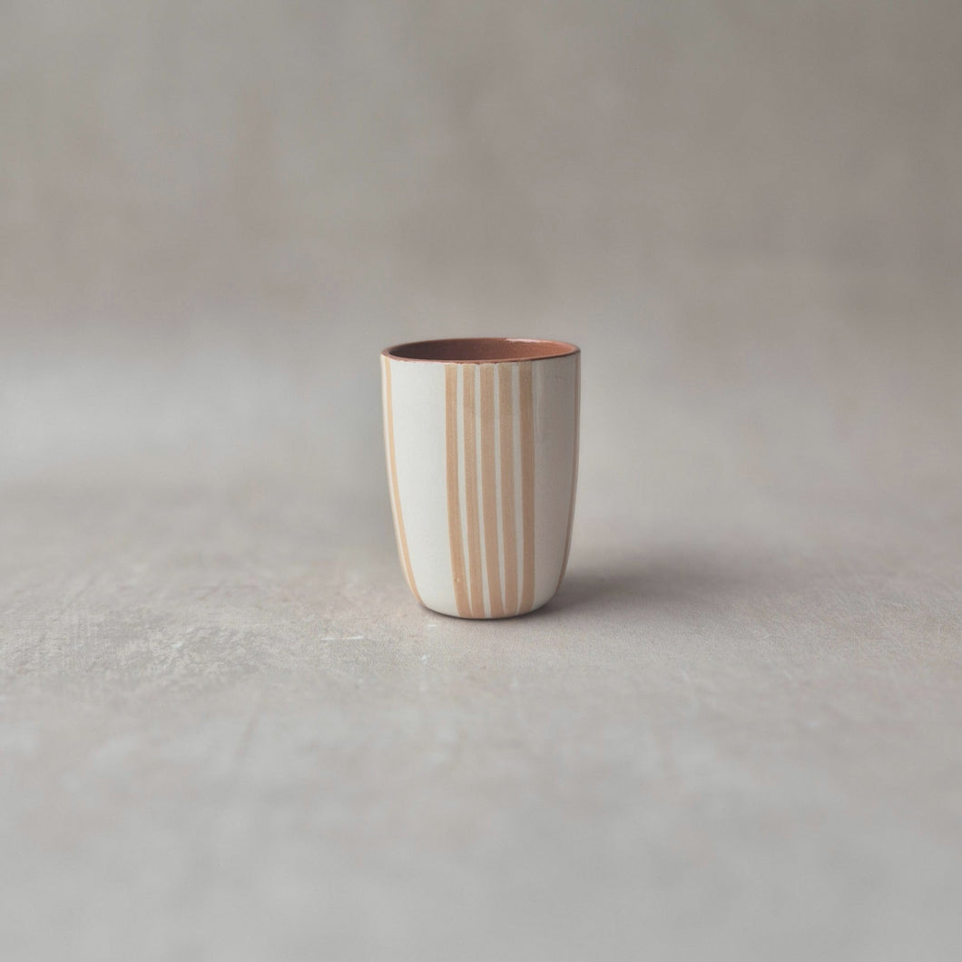 Espressobecher gruppiert gestreift beige