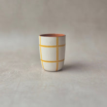 Load image into Gallery viewer, Espressobecher kariert ocker
