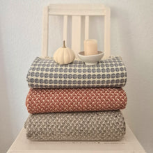 Lade das Bild in den Galerie-Viewer, Handgewebte Wolldecke Milho grau
