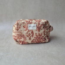 Load image into Gallery viewer, Necessaire aus bedrucktem Leinen flora

