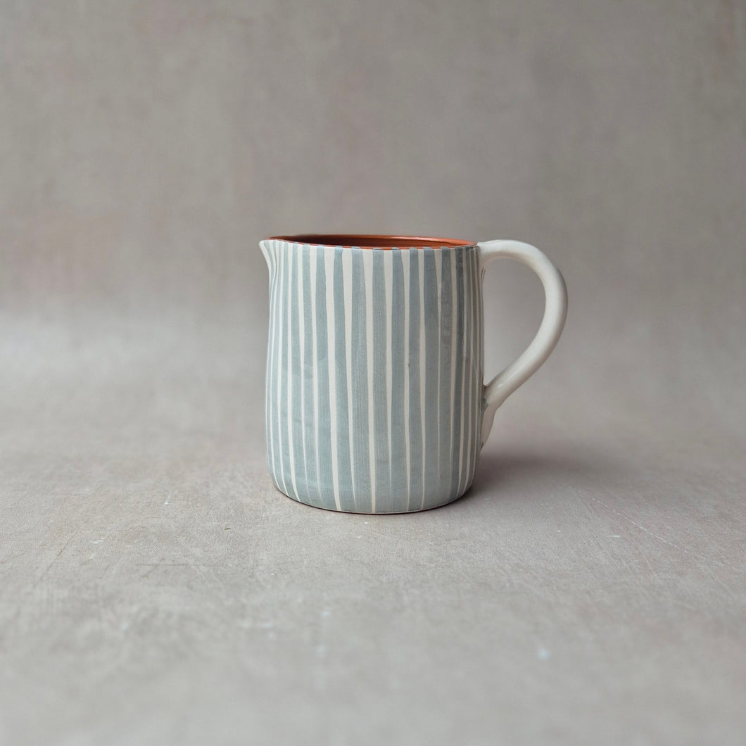 Gerader Krug klein gestreift eukalyptus