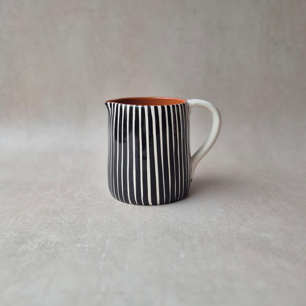 Gerader Krug klein gestreift schwarz