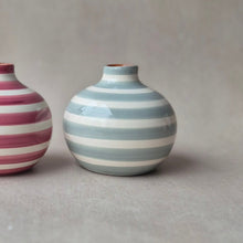 Load image into Gallery viewer, Kleine runde Vase geringelt eukalyptus
