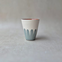 Load image into Gallery viewer, Latte-Becher Säulen eukalyptus
