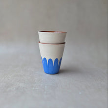 Load image into Gallery viewer, Latte-Becher Säulen blau
