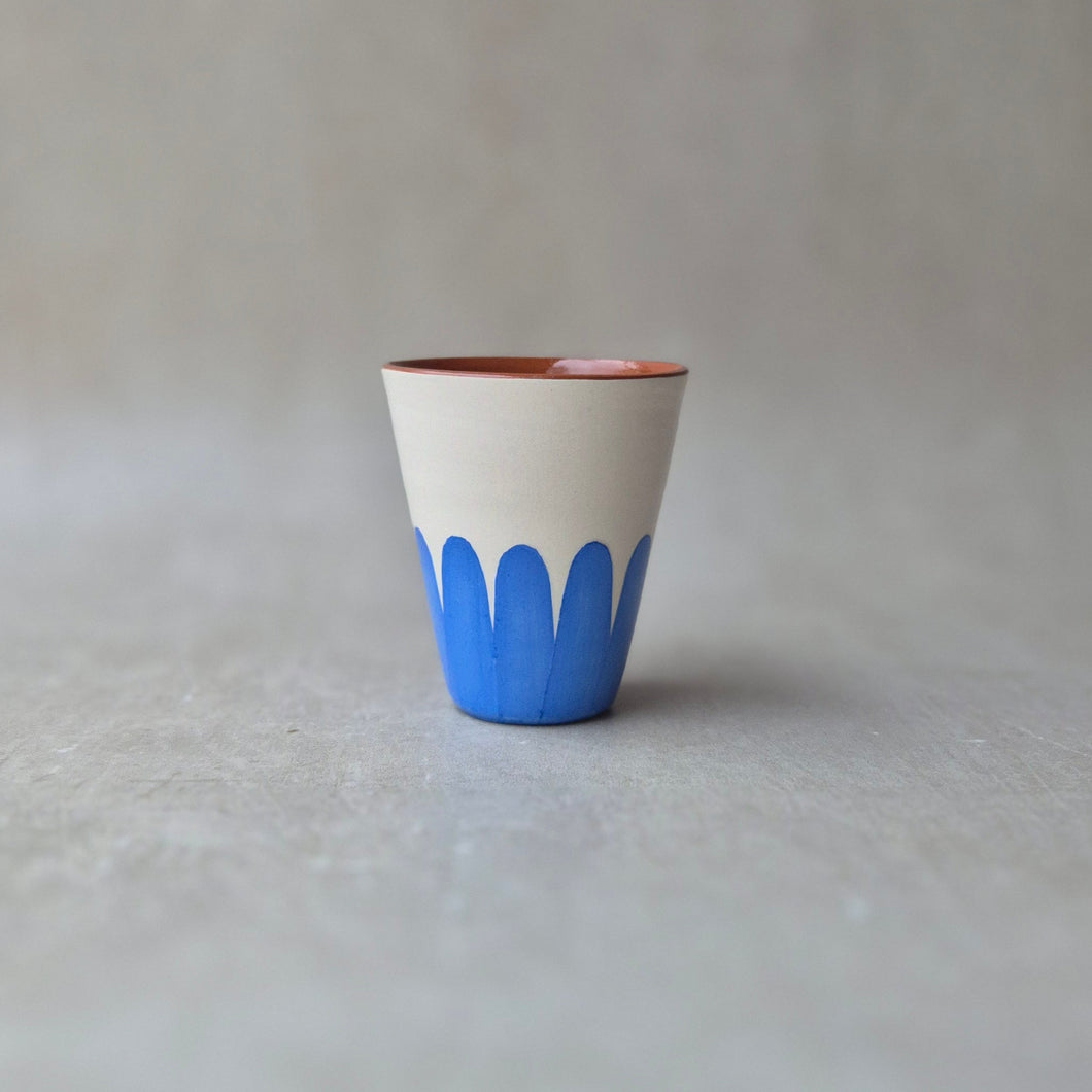 Latte-Becher Säulen blau