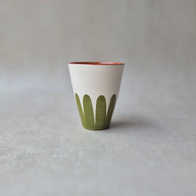 Load image into Gallery viewer, Latte-Becher Säulen pistache
