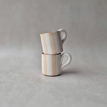 Load image into Gallery viewer, Espressotasse breit gestreift beige

