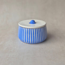 Charger l&#39;image dans la galerie, Keramikdose gestreift blau
