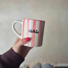 Load image into Gallery viewer, alma barru x bärndütsch Tasse gestreift rosa
