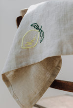 Load image into Gallery viewer, Handbestickte Leinen-Serviette Limão
