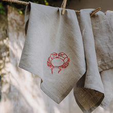 Charger l'image dans la galerie, Handbestickte Leinen-Serviette Caranguejo
