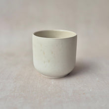 Lade das Bild in den Galerie-Viewer, Kaffeebecher Calma creme
