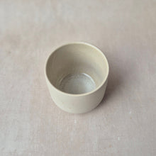 Lade das Bild in den Galerie-Viewer, Kaffeebecher Calma creme
