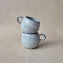 Lade das Bild in den Galerie-Viewer, Espressotasse Bola grau
