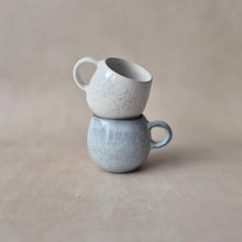 Lade das Bild in den Galerie-Viewer, Espressotasse Bola grau
