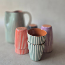 Load image into Gallery viewer, Latte-Becher gestreift eukalyptus
