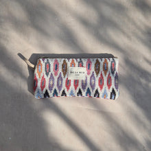 Load image into Gallery viewer, Mini-Pouch lang aus Jacquardstoff breeze
