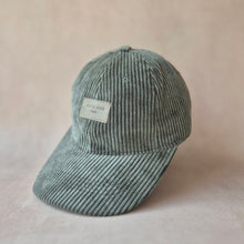 Charger l'image dans la galerie, Cap aus Baumwollcord waldgrün
