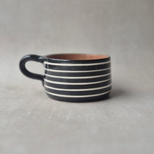 Load image into Gallery viewer, Cup ringed black
