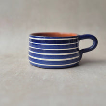 Charger l'image dans la galerie, Tasse cerclée bleu marine
