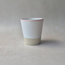 Load image into Gallery viewer, Becher Vila Nova weiss &amp; natur
