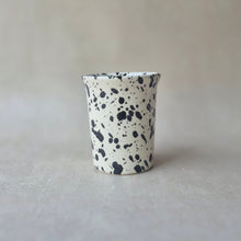 Lade das Bild in den Galerie-Viewer, Grosser Kaffeebecher Black Mess
