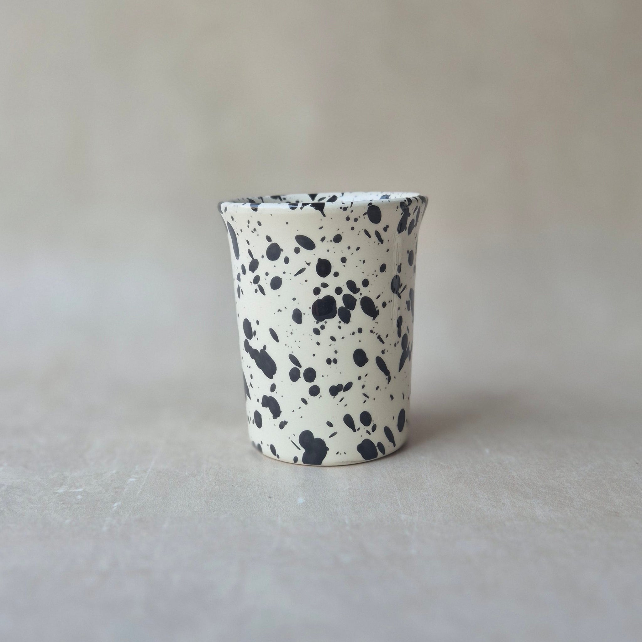 Grosser Kaffeebecher Black Mess – alma barru