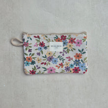 Load image into Gallery viewer, Mini-Necessaire aus Jacquardstoff flower
