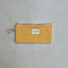 Lade das Bild in den Galerie-Viewer, Mini-Pouch lang aus softem Cord ocker
