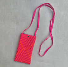 Lade das Bild in den Galerie-Viewer, Riviera Phone Bag pink orange
