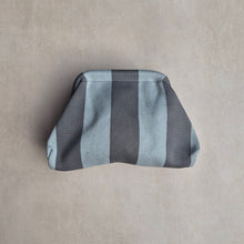Lade das Bild in den Galerie-Viewer, Riviera Clutch asphalt
