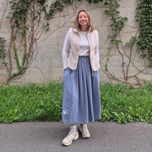 Lade das Bild in den Galerie-Viewer, The Airy Midi Skirt sky blue
