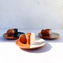 Lade das Bild in den Galerie-Viewer, Dipped Candle Holder beige
