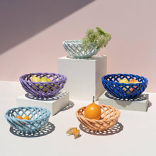Lade das Bild in den Galerie-Viewer, Geflochtener Keramikkorb Sicilia gross lilac
