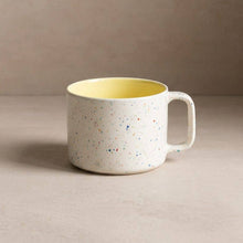 Charger l'image dans la galerie, Extragrosse Tasse Konfetti outside yellow inside

