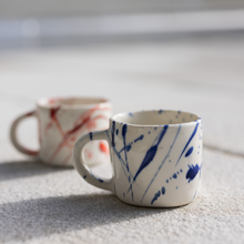 Charger l&#39;image dans la galerie, Tasse à café Artsy Shades of Blue
