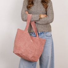 Charger l'image dans la galerie, Grosse Tasche aus softem Cord blush
