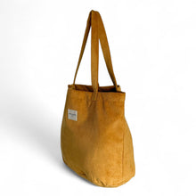 Lade das Bild in den Galerie-Viewer, Grosse Tasche aus softem Cord ocker
