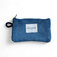 Lade das Bild in den Galerie-Viewer, Mini-Pouch aus softem Cord meerblau

