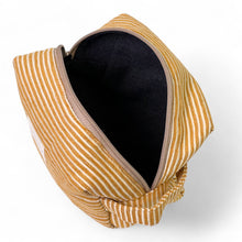 Lade das Bild in den Galerie-Viewer, Necessaire aus softem Cord mustard
