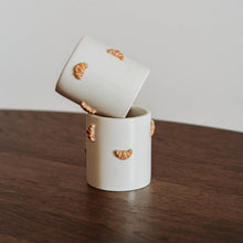 Lade das Bild in den Galerie-Viewer, The Gipfeli Mug
