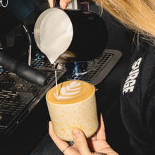 Lade das Bild in den Galerie-Viewer, Kaffeebecher Honey
