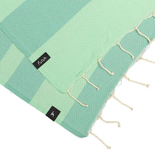 Load image into Gallery viewer, Strandtuch 38 Graus XL green on green
