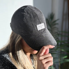 Lade das Bild in den Galerie-Viewer, Cap aus Baumwollcord anthrazit
