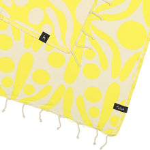 Charger l&#39;image dans la galerie, Strandtuch Flora XL yellow
